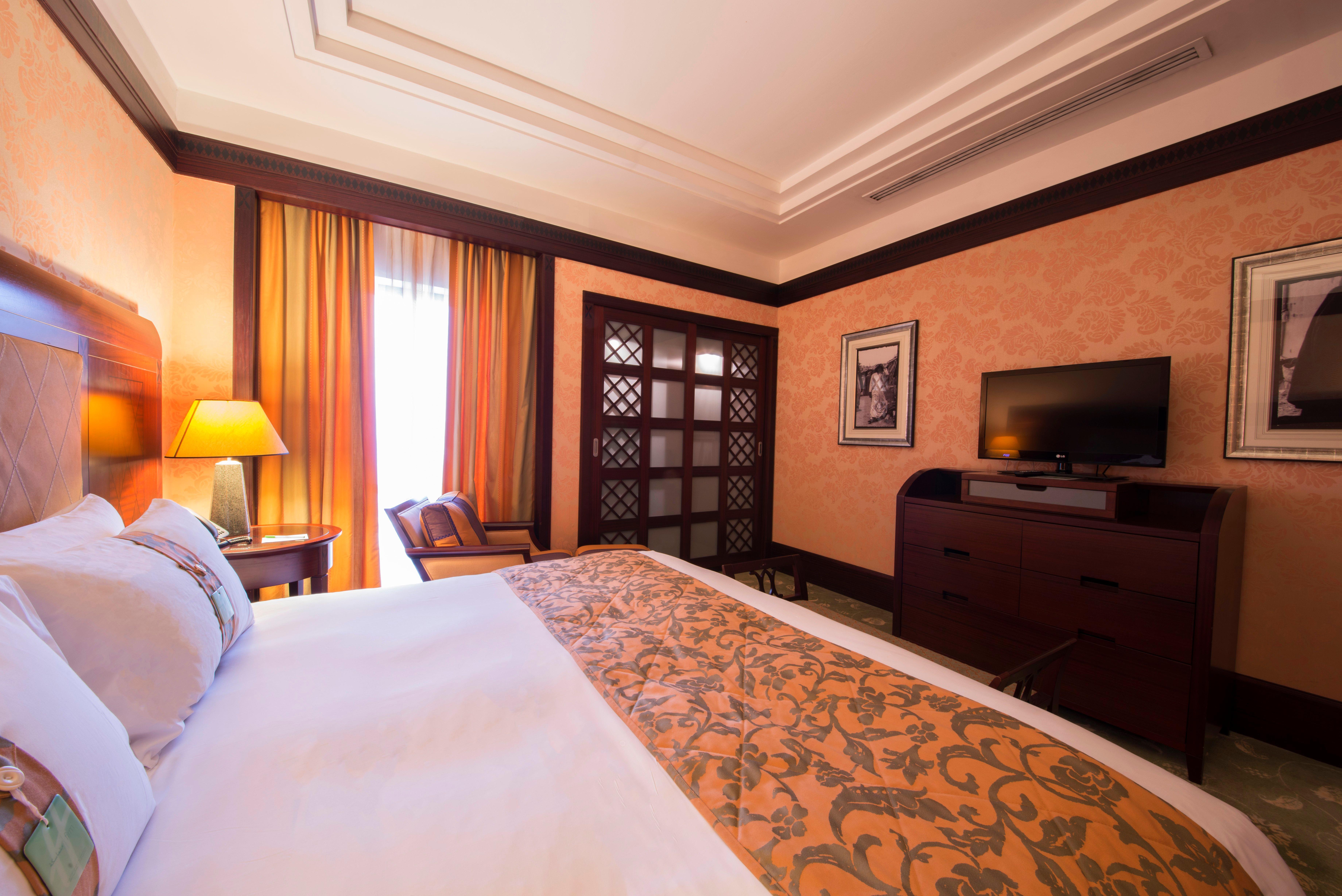 Holiday Inn - Suites Kuwait Salmiya By Ihg Kuwait City Exteriör bild