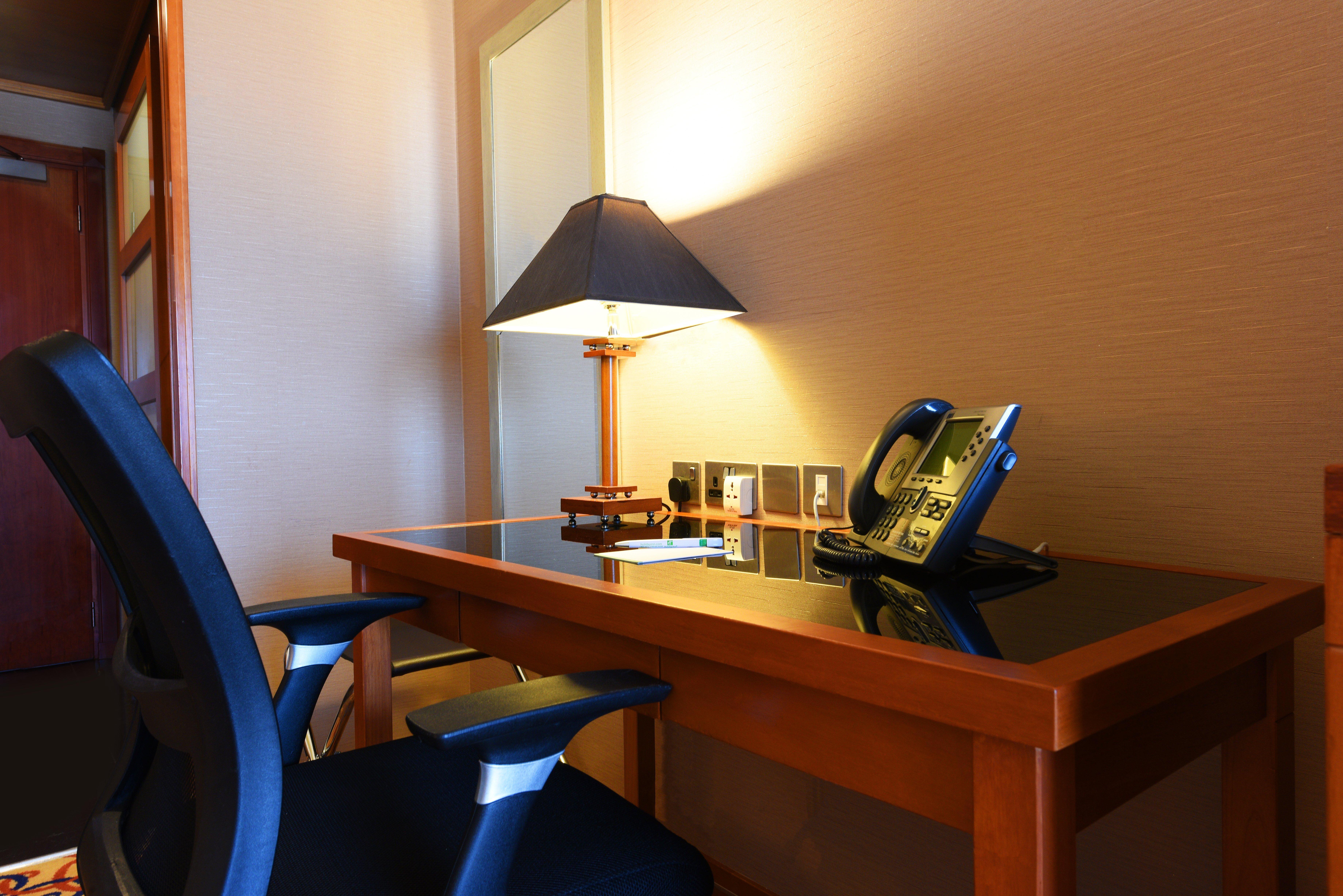 Holiday Inn - Suites Kuwait Salmiya By Ihg Kuwait City Exteriör bild