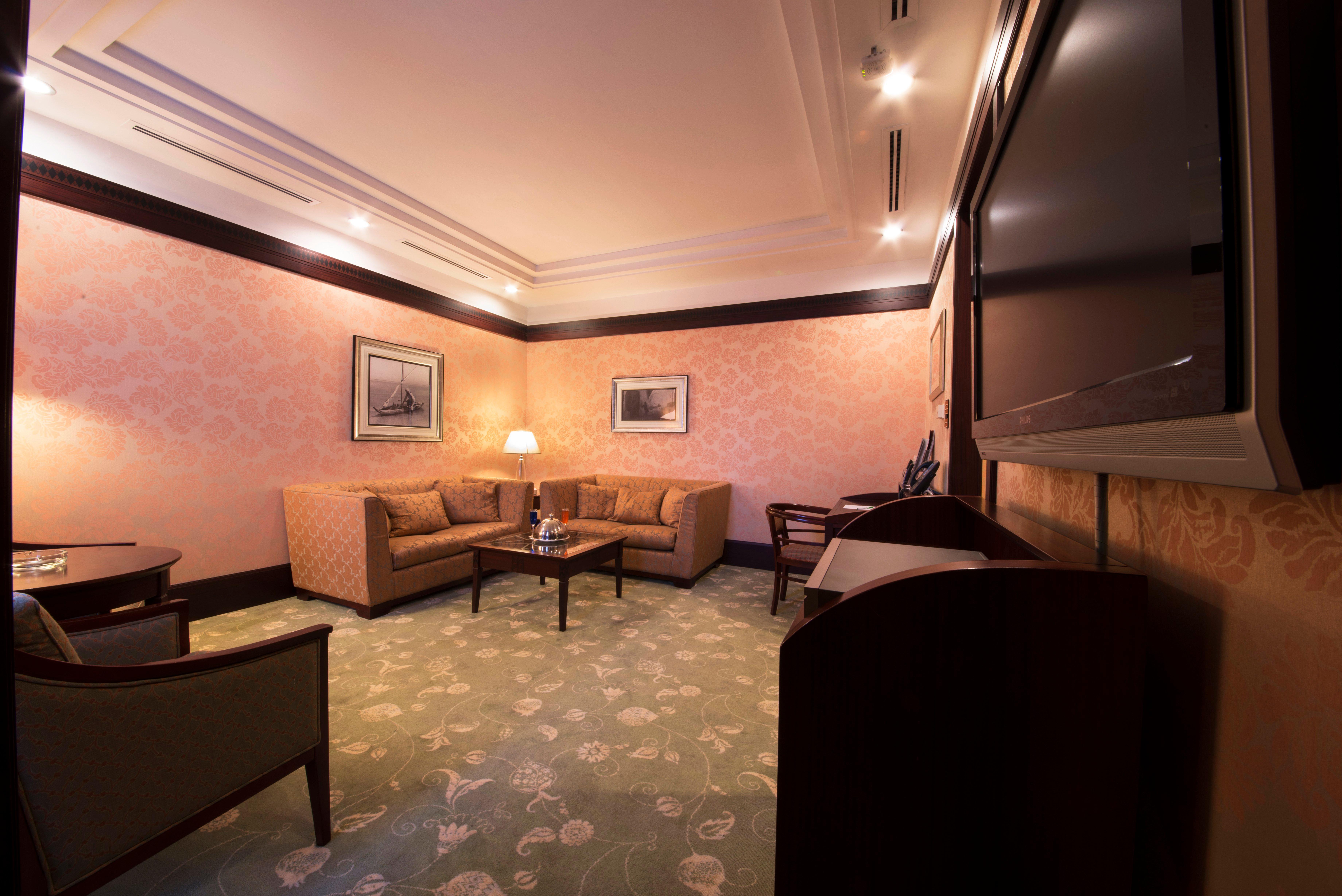 Holiday Inn - Suites Kuwait Salmiya By Ihg Kuwait City Exteriör bild