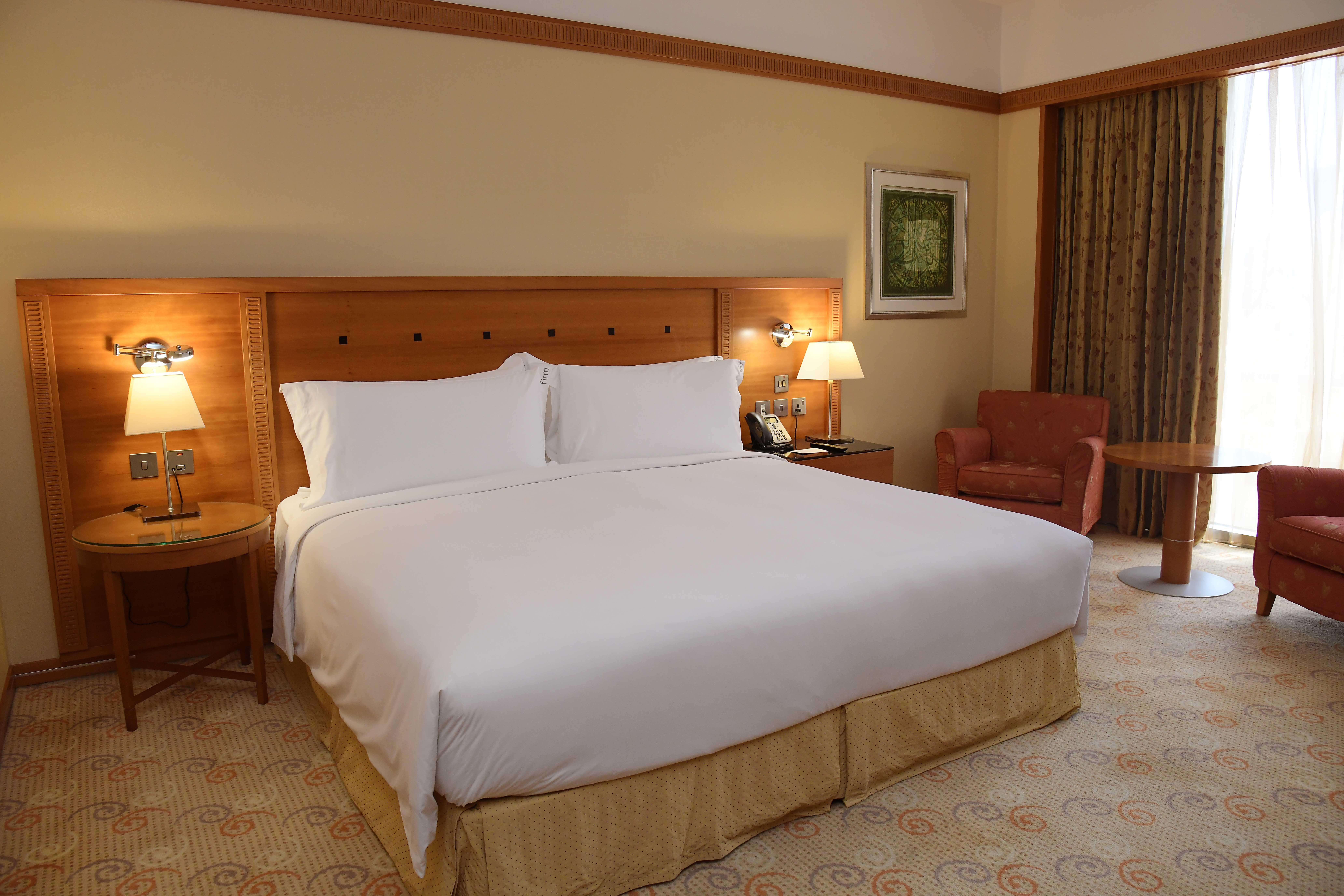 Holiday Inn - Suites Kuwait Salmiya By Ihg Kuwait City Exteriör bild