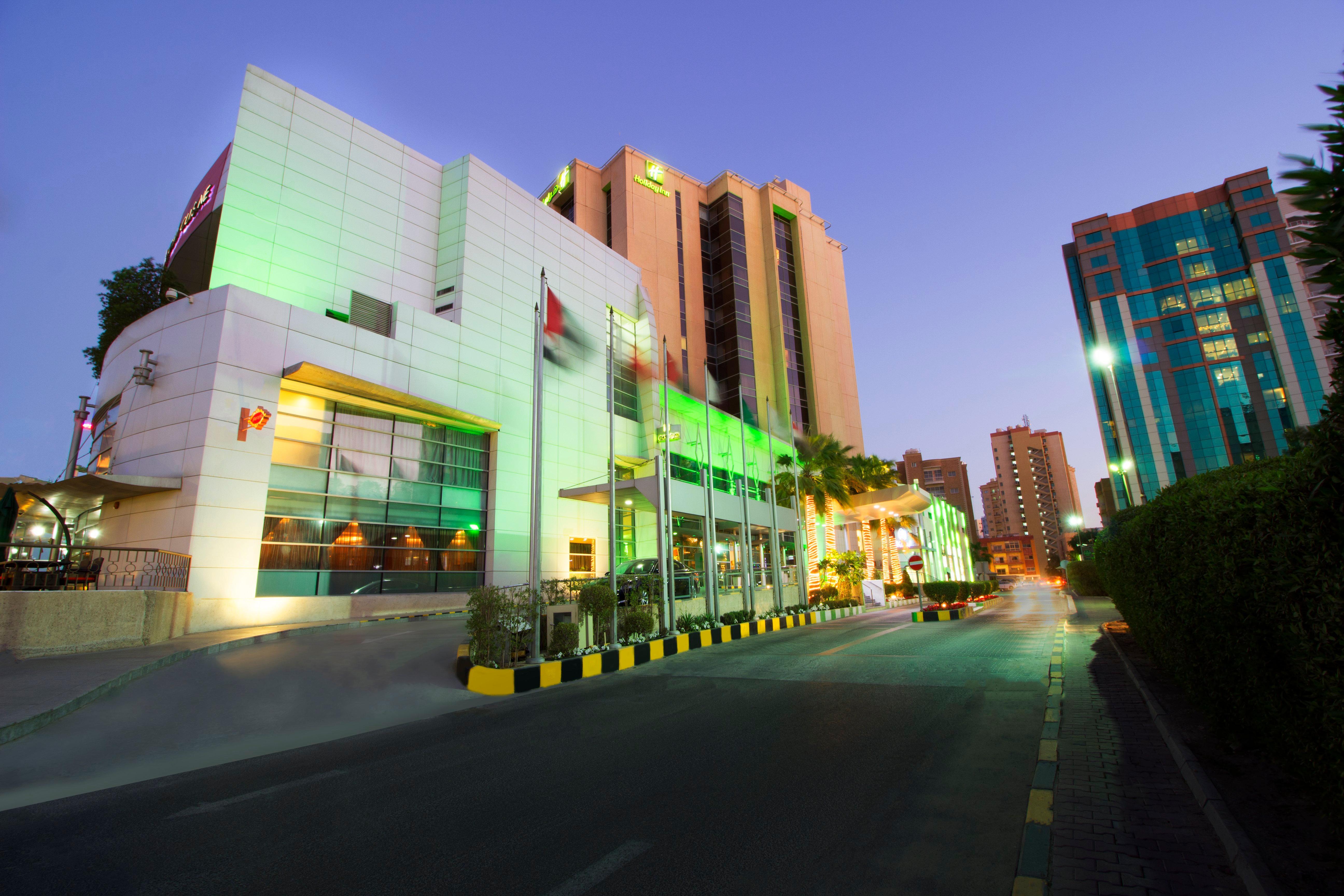 Holiday Inn - Suites Kuwait Salmiya By Ihg Kuwait City Exteriör bild