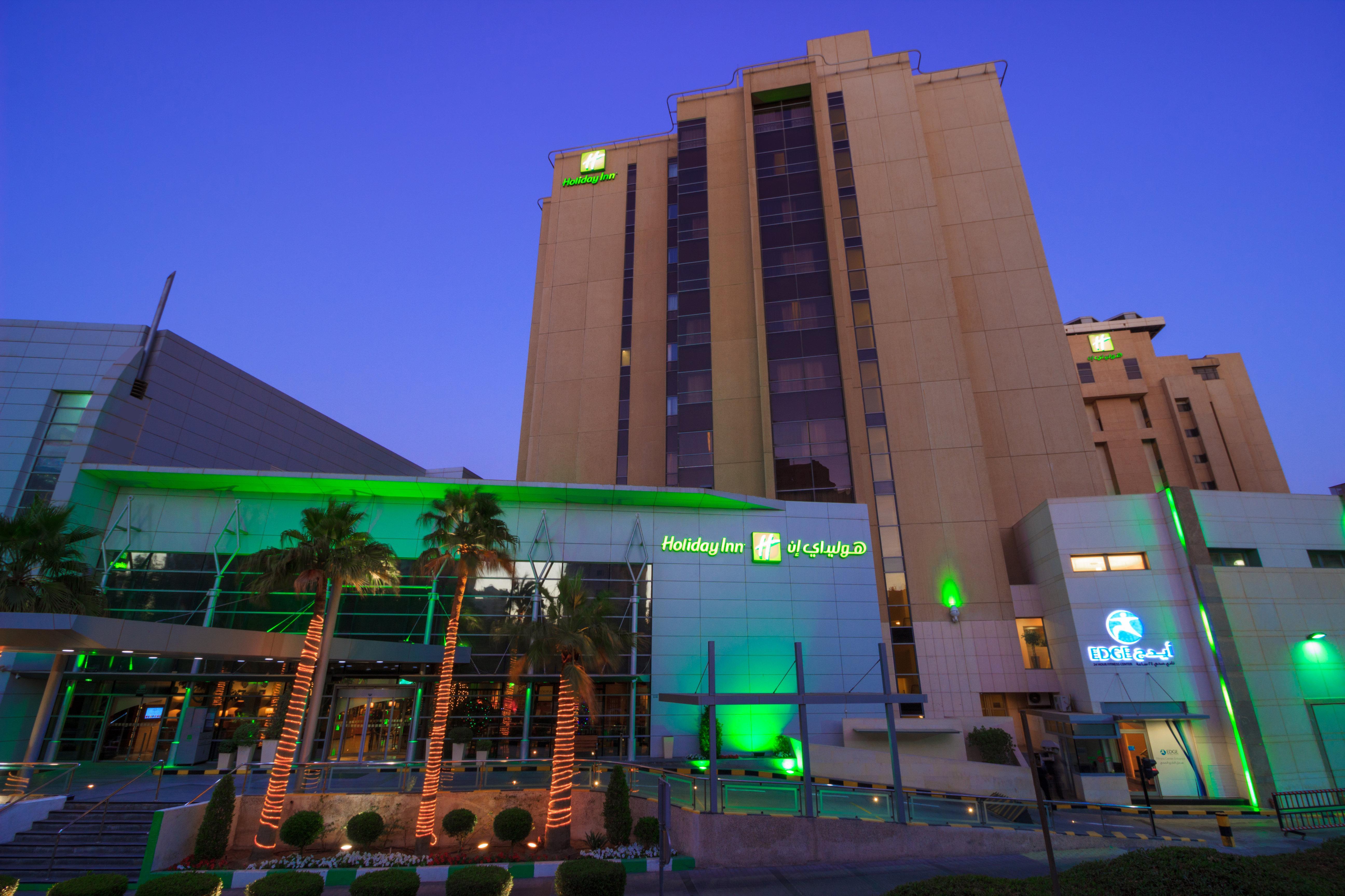 Holiday Inn - Suites Kuwait Salmiya By Ihg Kuwait City Exteriör bild