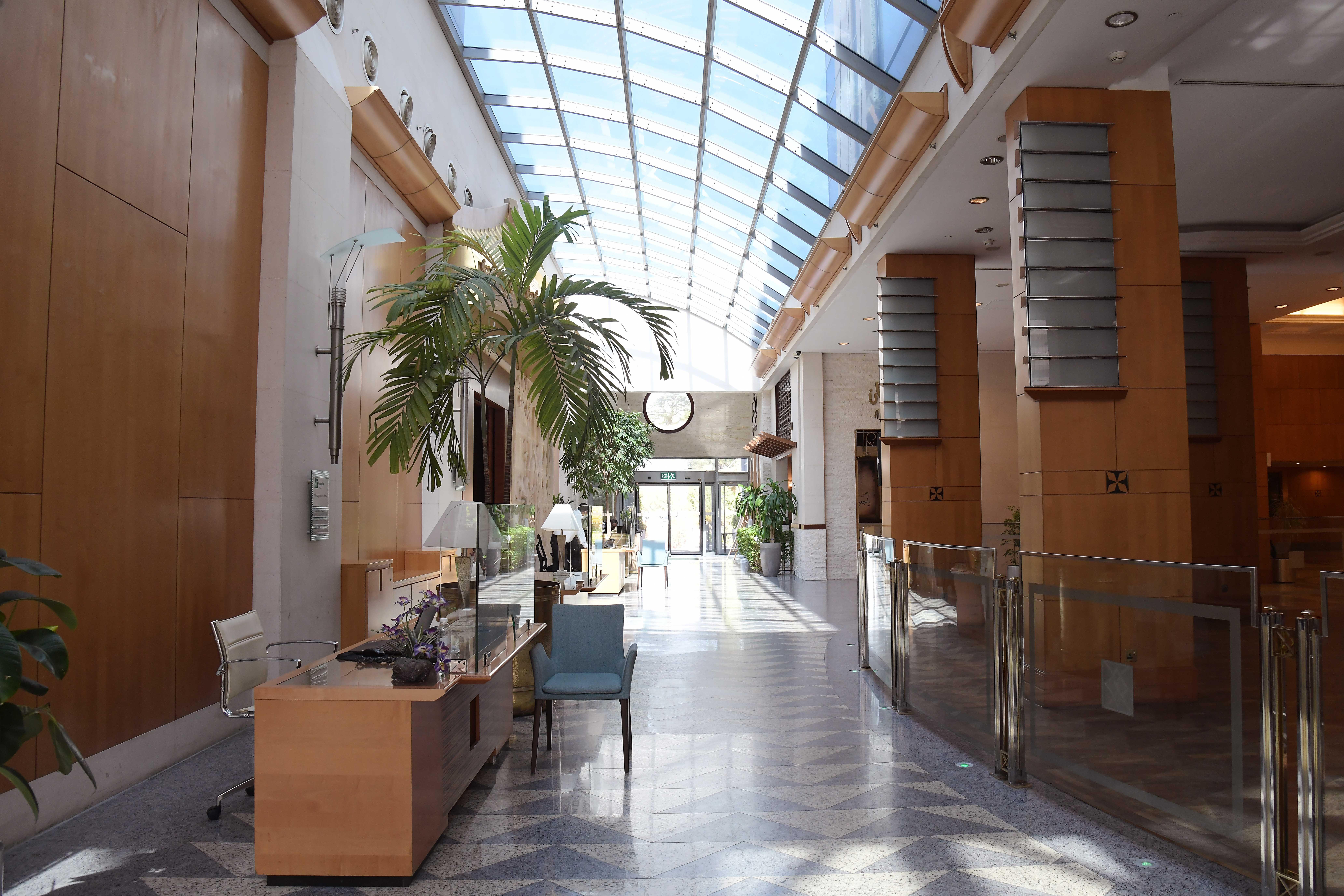 Holiday Inn - Suites Kuwait Salmiya By Ihg Kuwait City Exteriör bild