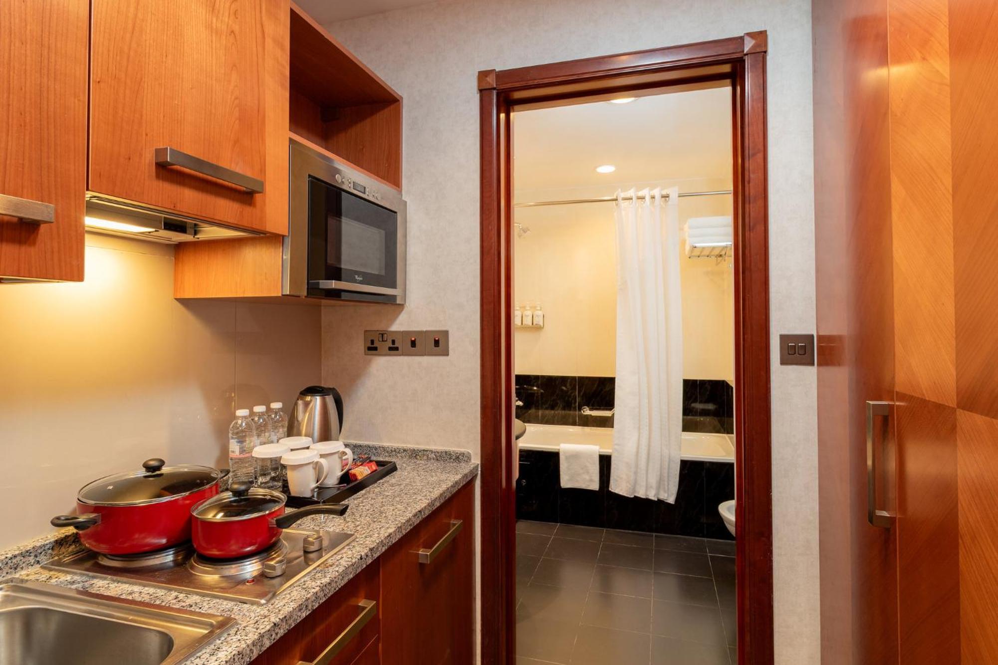 Holiday Inn - Suites Kuwait Salmiya By Ihg Kuwait City Exteriör bild