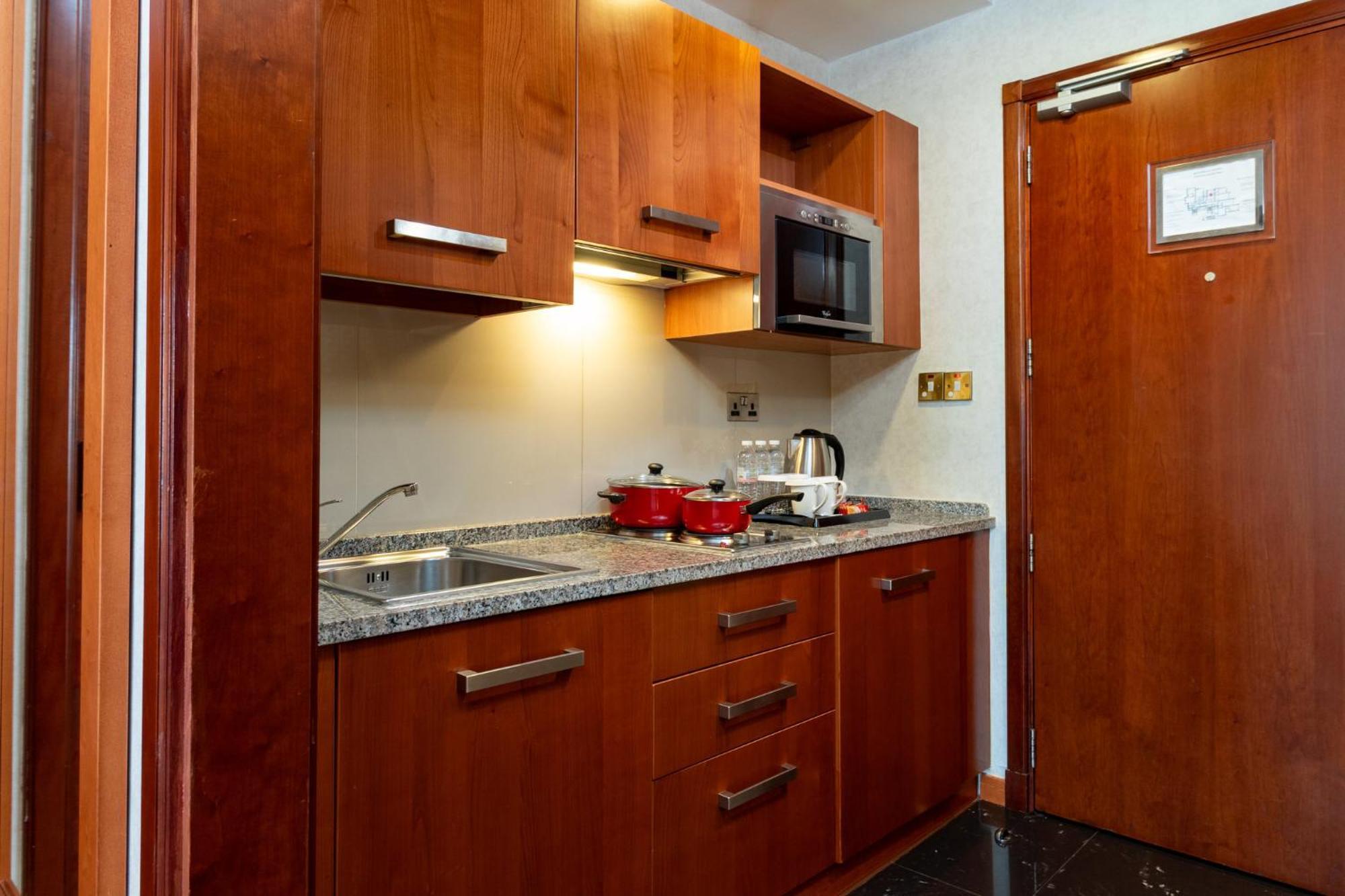 Holiday Inn - Suites Kuwait Salmiya By Ihg Kuwait City Exteriör bild