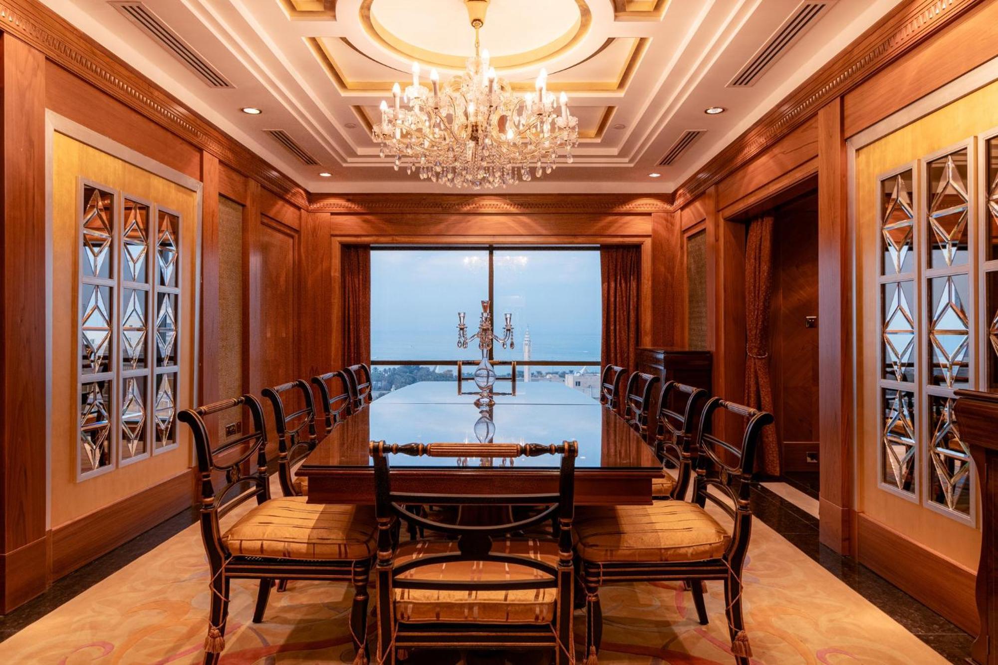 Holiday Inn - Suites Kuwait Salmiya By Ihg Kuwait City Exteriör bild